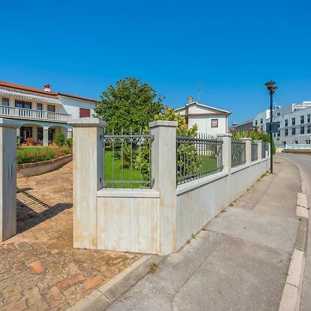 Apartment Royal House With Umag