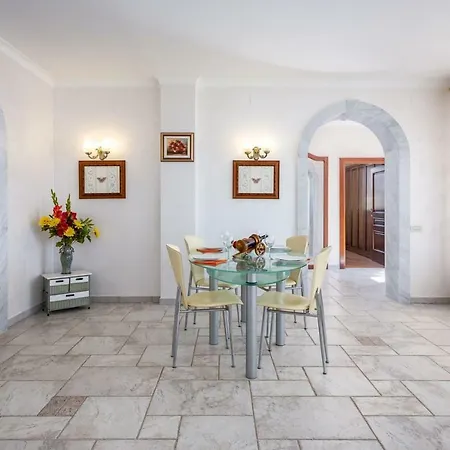 Apartment Royal House With